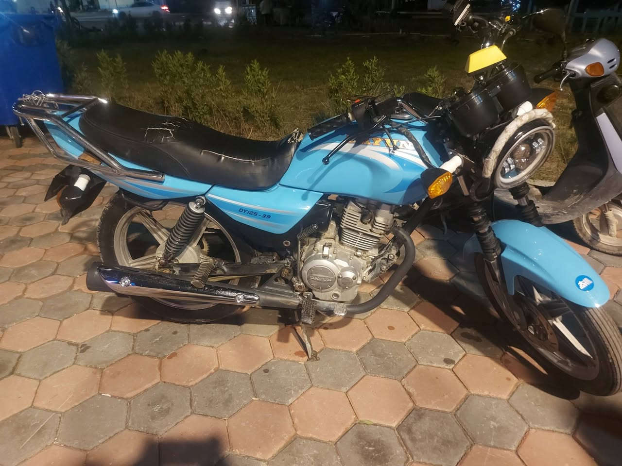 دايوان للبيع موديل 22 بالحر حي العسكري دراجه كلك مكفوله من السرقه وعشائريا سعرها ب625 وبيهه مجال كلشي شغال ما بيهه نقص الدراجه خير من الله


**إذا كنت صاحب هذا الإعلان وتريد حذفه لأي سبب، رجاءا أرسل رسالة إلى الدعم الفني**