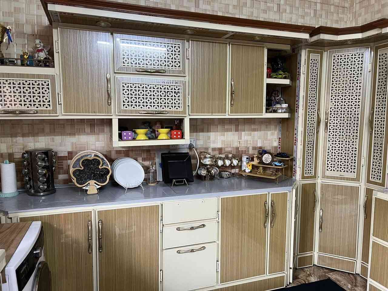 سلام عليكم كونتر لبيع ٦امتار نضيف مابي عيب تفصال درجه أولى سعر ٩٠٠بي مجال بسيط العنوان كركوك عروبه قرب جامع الروضه الكبير ***********
