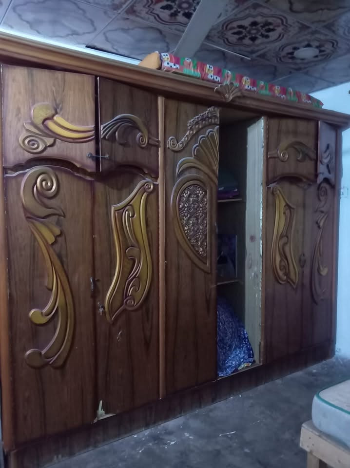 غرفه نوم للبيع سعرهه ٤٠٠وبيها مجال
الرقم ***********

