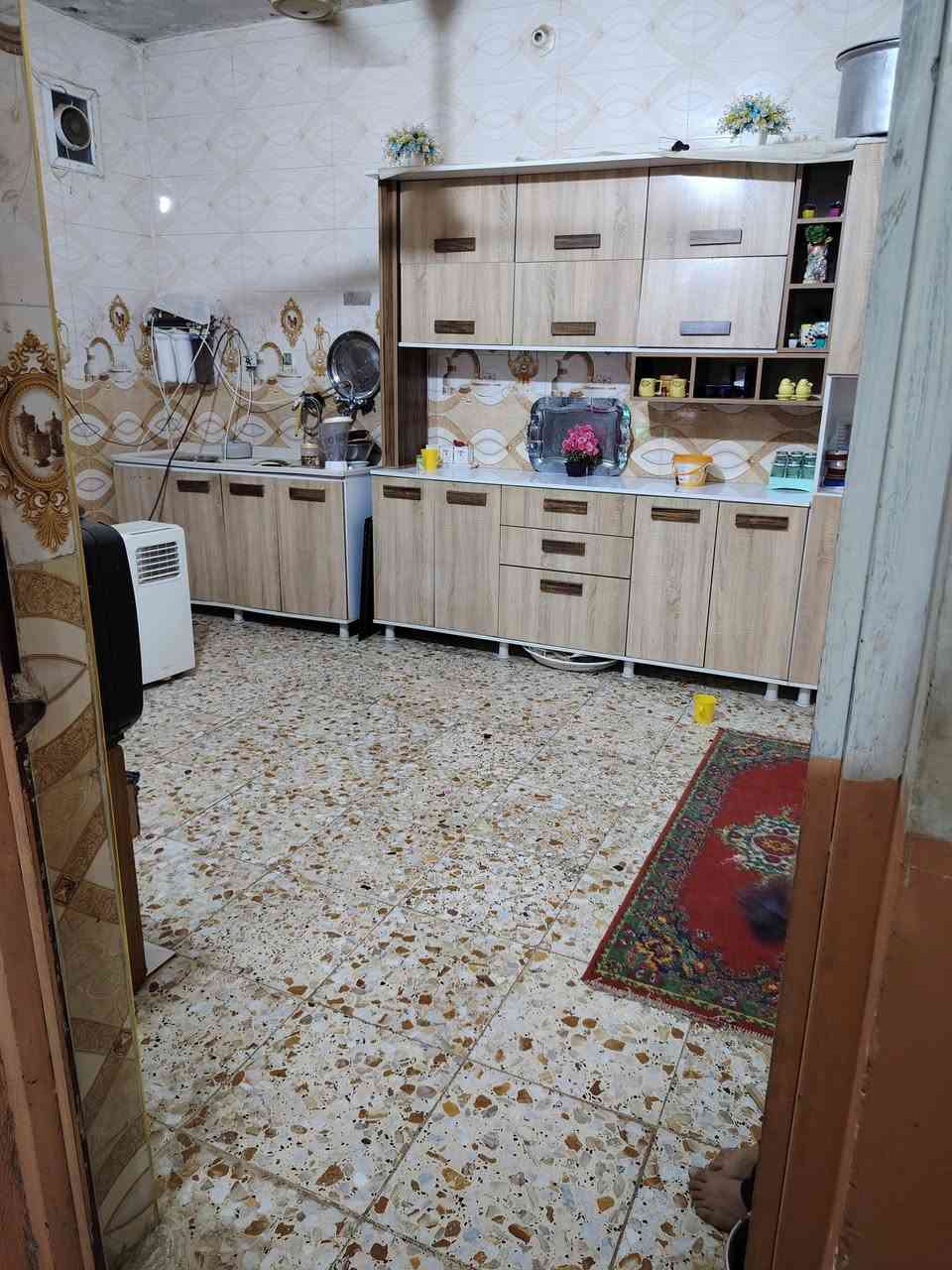 السلام عليكم بيت للبيع المساحه 400بتكون من عرفتين صاله ستقبال صحيات داخل وخارج كىراج البناء بلوك بيت مرتب اونضيف جاهز مي مولد شارع طريق كربلاء نجف عمود 462خلف الحسينيات السعر 40مليون الستفسار ***********
