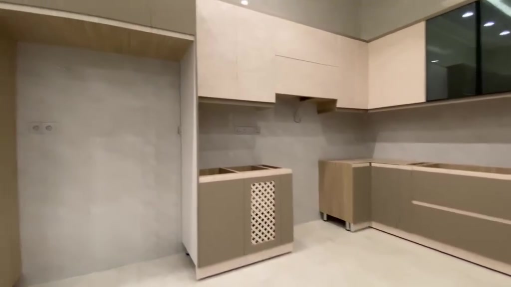منزل للبيع طابو ٢٥ مساحة ٣٢٠ متر في البصرة السنيدية سكة العون مساحة البناء ٢٢٠ متر حديقة ١٠٠ متر يحتوي على غرف نوم عدد ٤ المساحة ٥*٤.٥ وصالة واستقبال خارجي معزول وحمامات عدد ٢ وغرفة للخزن في الطابق الاول بناء ب افضل انواع المواد من الطابوق والكهرباء والمياه والمجاري كم يحتوي ع كراج لسيارة واحدة وحديقة على شارع مقرنص يبعد عن الشارع العام ٦٠ متر للاستفسار اكثر التواصل ع الرقم.            ‭٠٧٨٣ ٢٨٣ ٨٣٩٤‬
