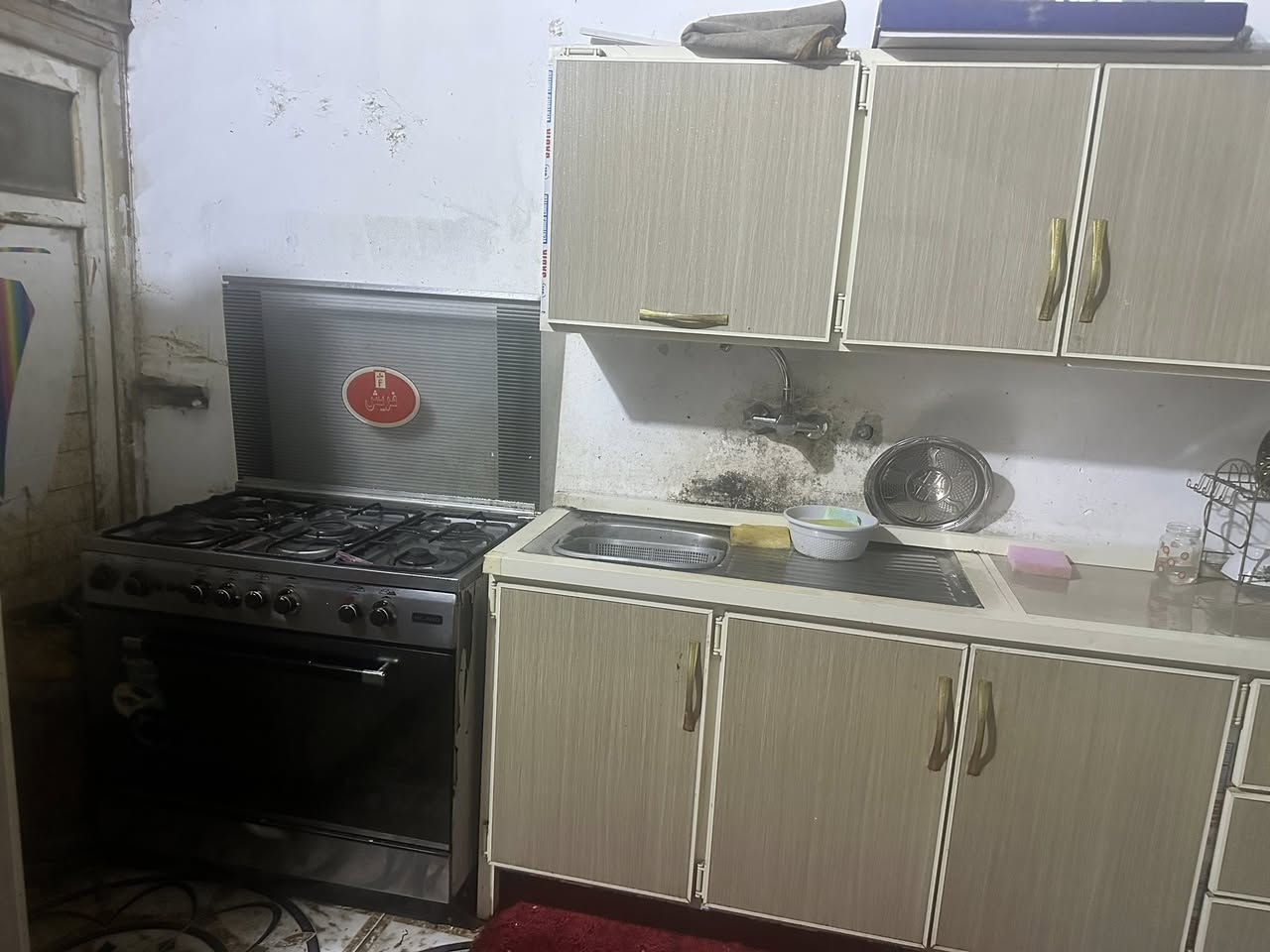 اثاث بيت للبيع  طباخ فريش مصري خمس عيون سعره 200 وكاونتر مترين سنكي 200 تخم 18 نفر سعره 225 وميز طعام 60 غساله سامون ك سعره 200 بيه مجال الاسعار عنوان كربلاء حي فارس وسخان 30 الشراي يتصل 

‭0776 290 4332‬
