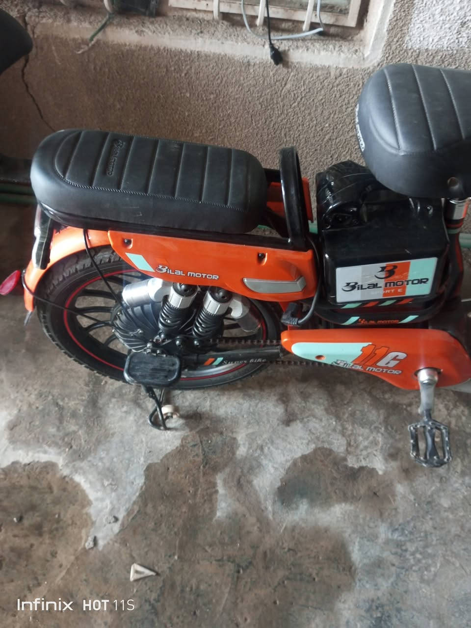 دراجة شحن للبيع موديل 24حجم 20نضيفه بصمه وسويج والشاشه والشاحنه تشتغل عن بعد  بطاريات نضيفه كلش مابيها اي نقص السعر 225وبيها مجال الاتصال على الرقم ***********مسيب
