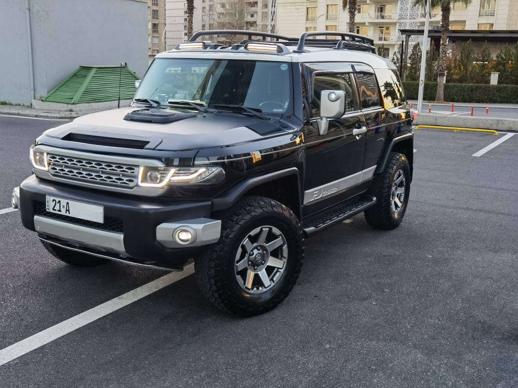 بۆ فرۆشتن و گۆرینەوە...تويوتا اف جي.. موديل  ٢٠٠٧   ڕەنگی ڕەش. تەنها دەرگاکانی  بۆیاغە. .دزراوە و بۆی بەستراوەتەوە... هیچی تری نیە. .بێ لیدران... پیش و پشت کپس. ..گیر و مکینە بەشەرت نەکراوەتەوە ..کامل بڵند کراوە...پینج تایە بی اف امریکی بۆ بەستراوە...تاخم سپیسری بۆ بەستراوە...سیتی سەفرە کامل لەگەلدایە....ئالیرو  بال و شمسی و لید و كامل جوانكاري بۆ کراوە.. رقم و سنوی و فحص هزە هەموو شتیکی تازەیە بەناوی خۆمە..دەعامی بۆ دەعامی بەشەرتە... نرخي ١٦٧ ورەقە و مجال *********** شوين هەولير أربيل, العراق
