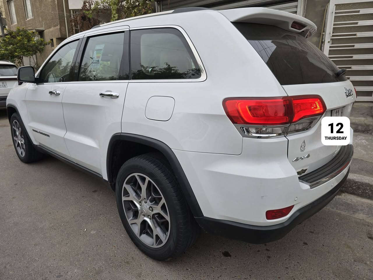 Jeep Grand Cherokee 2019 Limited
المواصفات الأساسية

المحرك: 3.6 لتر V6

عدد الأسطوانات: 6 سلندر

القوة: حوالي 290 حصان

العزم: حوالي 350 نيوتن متر

ناقل الحركة: أوتوماتيك 8 سرعات

نظام الدفع: دفع رباعي أو خلفي حسب النسخة

التسارع 0-100 كم: حوالي 8.3 – 8.8 ثانية

السرعة القصوى: تقريباً 260 كم/س

المسافة المقطوعة للسيارة 80.000 كيلومتر

مقاعد جلد

تحكم كهربائي بالمقاعد مع ذاكرة

تسخين مقاعد أمامية وخلفية🌡🌡

تسخين المقود🌡

تشغيل بصمة (Smart Key)

تشغيل عن بعد

مكيف أوتوماتيك ثنائي المنطقة❄️❄️

بلوتوث + USB + AUX

نظام صوتي 6 سماعات 🔈🔉🔊🎵🎶.

الأمان / مانع تصادم بالايقاف الذاتي🫷⛔️

كاميرا خلفية

حساسات ركن

نظام Blind Spot للنقطة العمياء

وسائد هوائية متعددة

نظام الثبات الإلكتروني

تحذير مغادرة المسار

عدد المقاعد: 5

سعة خزان الوقود: 93 لتر

الطول: حوالي 4.8 متر

العرض: 1.94 متر

قاعدة العجلات: 2.9 متر.

السعر الحالي 283 $


**إذا كنت صاحب هذا الإعلان وتريد حذفه لأي سبب، رجاءا أرسل رسالة إلى الدعم الفني**