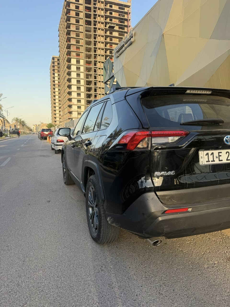 السلام عليكم 
تيوتا راف فور 2022 هايبرد 
XLE بريميوم 
فور ويل 
لون اسود 
كشنات جلد 
تدفئة كشنات 
خزن ميموري 
تدفئة ستيرن 
كشن كهرباء 
جنطة كهرباء 
فتحة سقف
تبريد قطعتين 
مناخ منفصل
رادار امامي و نقاط عمياء 
تحديد مسار و مثبت سرعه و مانع تصادم 
السياره ماشيه 43 الف ميل 
حادثهة بنيد مبدل و الجاملغات الاماميه مصبوغه 
للبيع فقط السعر 200 وبي مجال
مكاني بغداد 
للاستفسار ***********
