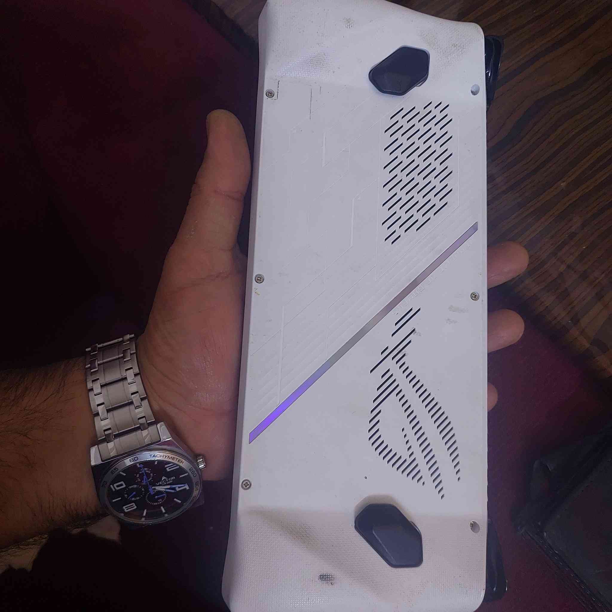 فقط اللي يعرف بيهن يدخل ع الصور ويشوف المواصفات... الجهاز للبيع مكاني بغداد. للجنايه فقط موللبياع شراي لانه جهاز كلش نظيف ويا شاحنه فقط هاي كل التفاصيل


**إذا كنت صاحب هذا الإعلان وتريد حذفه لأي سبب، رجاءا أرسل رسالة إلى الدعم الفني**