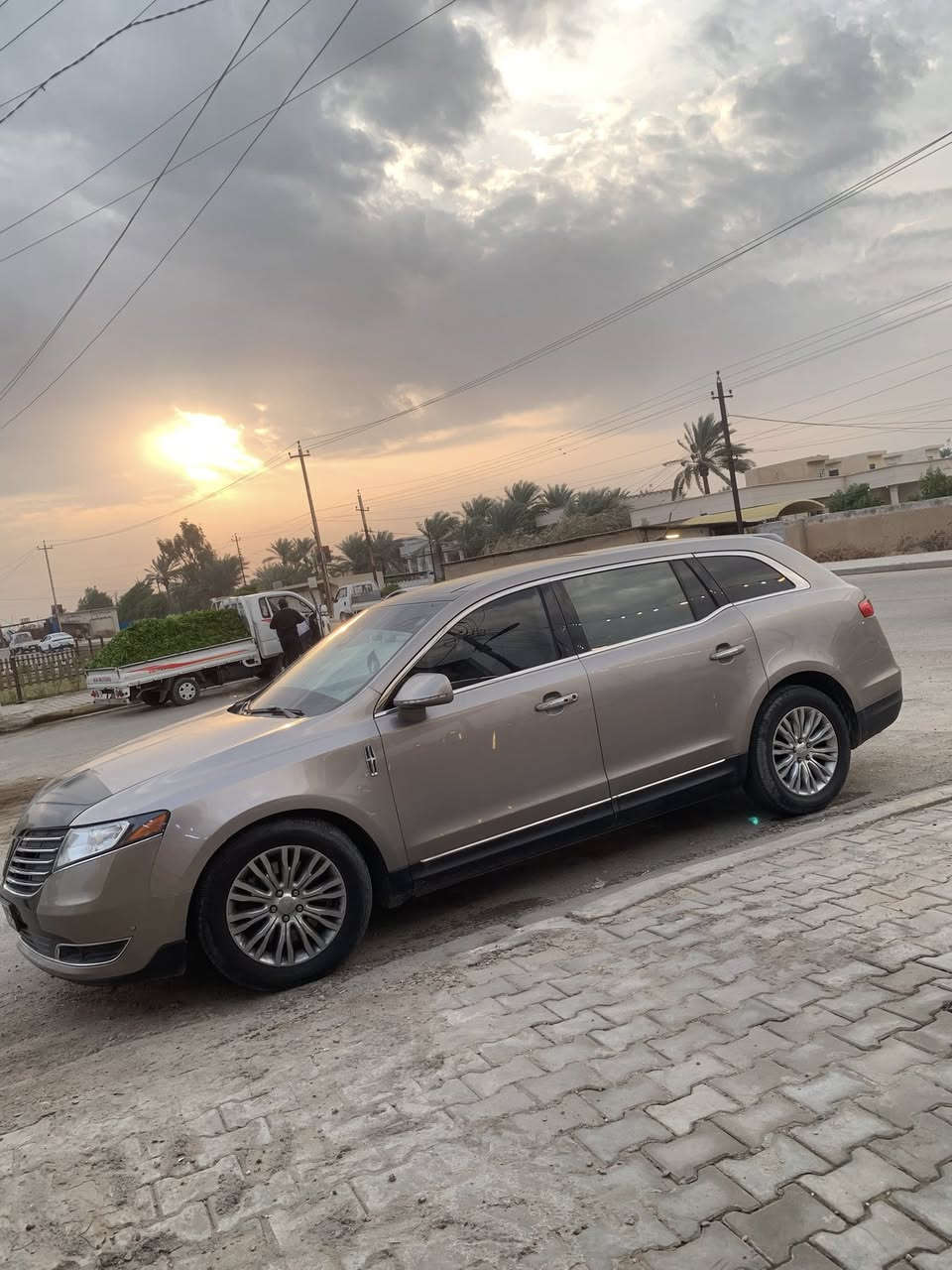 السلام عليكم ورحمة الله وبركاته.  🚗 للبيع: لينكولن موديل2019 أستيراد خاص  على أيدي سيارة عالميه من رزانه وثبات وقوة 

📞 للتواصل:***********

💰 السعر: 210$ورقةوبيها مجال اخوان 
 
📊 
🛠️ المحرك: 6 6L V6تون تيربو

⚙️ المواصفات:
• فول مواصفات لمتد مفوله الأخير 
أبواب بصمه
تشغيل عن بعد 
صندوق كهرباء 
تبريد 3 قطع منفصل
دخول ذكي 
بصمه
• شاشة وسطية ذكيه
سايد بريك رجل
• كاميره خلفيه
تدفئة كراسي
تدفئه ستيرن 
لاينLED بكلايت لد
• مقاعد لسبعة ركاب
• تحكمات ستيرن كاملة
• حساسات أمامية وخلفية وجانبية
   • فور ويل ✈️
مثبت سرعه  
مانع انزلاق +سيارة معروفه مواصفاته فول + كير ومحرك بشرط الفحص مكينه مفتوح بسبب الدهن الرديء 
⚠️ أضرار السيارة:
• وارد امريكي– ضررالسياره موجود بل صور بدون دواخل وبدون تبديل أرباك راجع سستم كله بشرط
• السيارة جاهزة بدون أي نقوصات
عندي غراض الها انطيك وياها وياله مالتها البلادي و جامات مضلل بلادي وبعض أشياء سعرهن تقريباً ١٥ ورقه 
📌 تفاصيل إضافية:
• رقم السيارة: سليمانية الدولي الجديد 
• باسم المالك تحويل مباشر
مكاني بغداد 
• صدر جديد، بطارية جديدة، إطارات جديدة 
للتواصل   ***********
