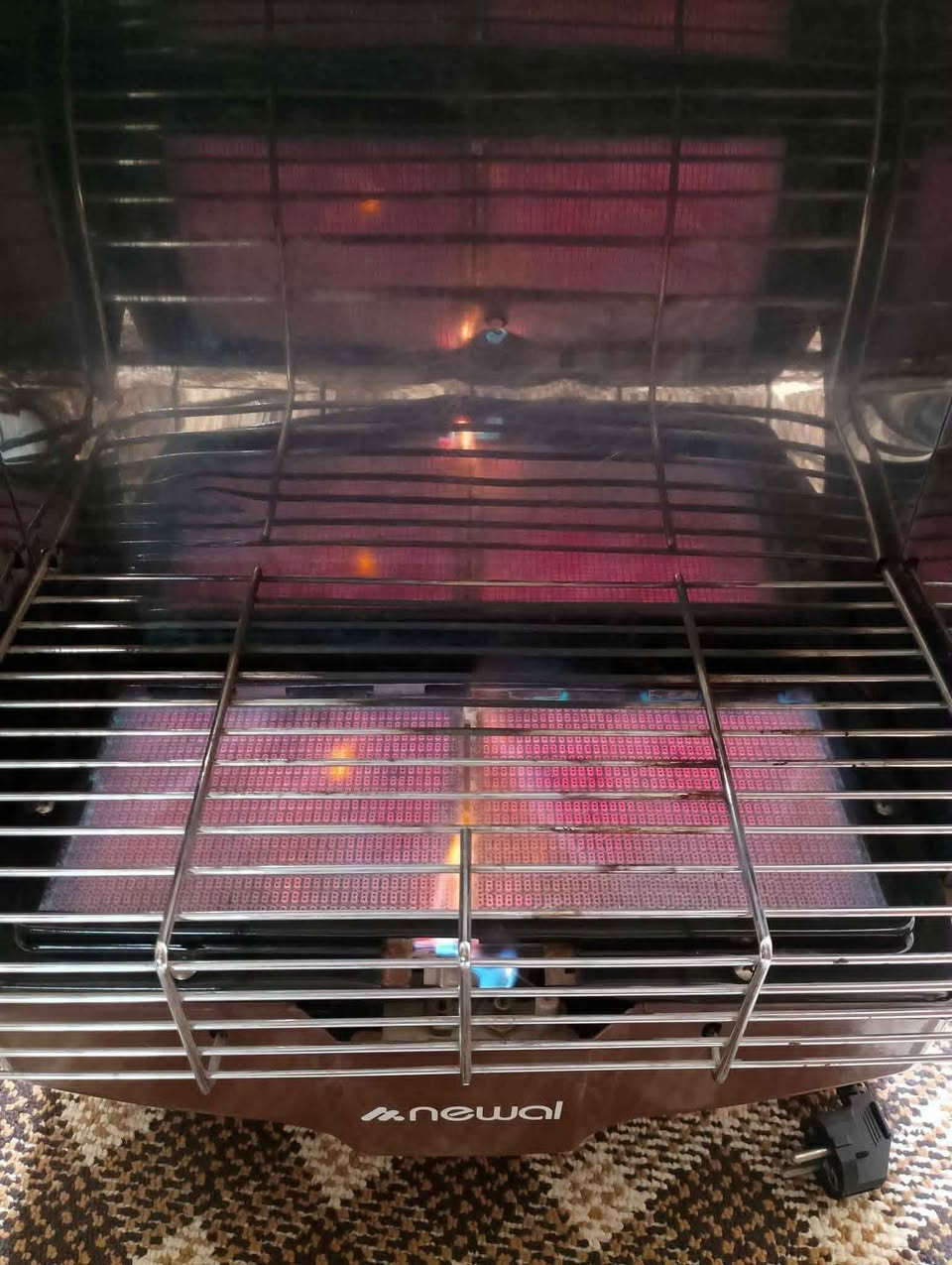 صوبة غازية - كهربائية باللونين الجوزي و الاوف وايت ماركة NEWAL استعمال جدا قليل نظام منقلة تكدر تطبخ على نارها وتحضر الشاي والقهوة، صبغ حراري اصلي ودكمة ثلاثية ايطالية 3 شمعات كاربون هيتر تدفئة قوية واقتصادية جدا بالكهرباء. درجتين حرارة عالي وناصي صوندة غاز مسلحة ضغط عالي. يوجد توصيل أربيل, العراق


**إذا كنت صاحب هذا الإعلان وتريد حذفه لأي سبب، رجاءا أرسل رسالة إلى الدعم الفني**