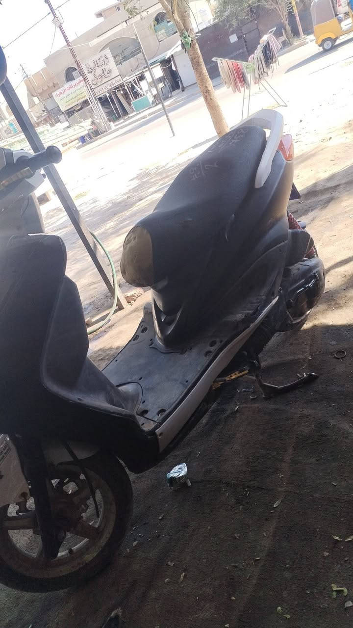 سلام عليكم سكنس نثيه دراجه مكينته كلش حلوه. دراجه كامله كل نقص مابيه ترايك وين ميعجبك:كفرات بلاديه ختم واحد شلعه ومعدل رقم الهاتف ***********. السعر. 375 وبيه مجال قليل  العنوان بغداد الغزاليه
