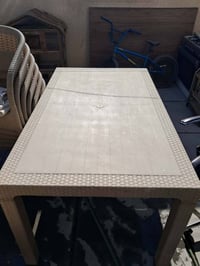 ميز بلاستيك • ٦ كراسي • الكرخ