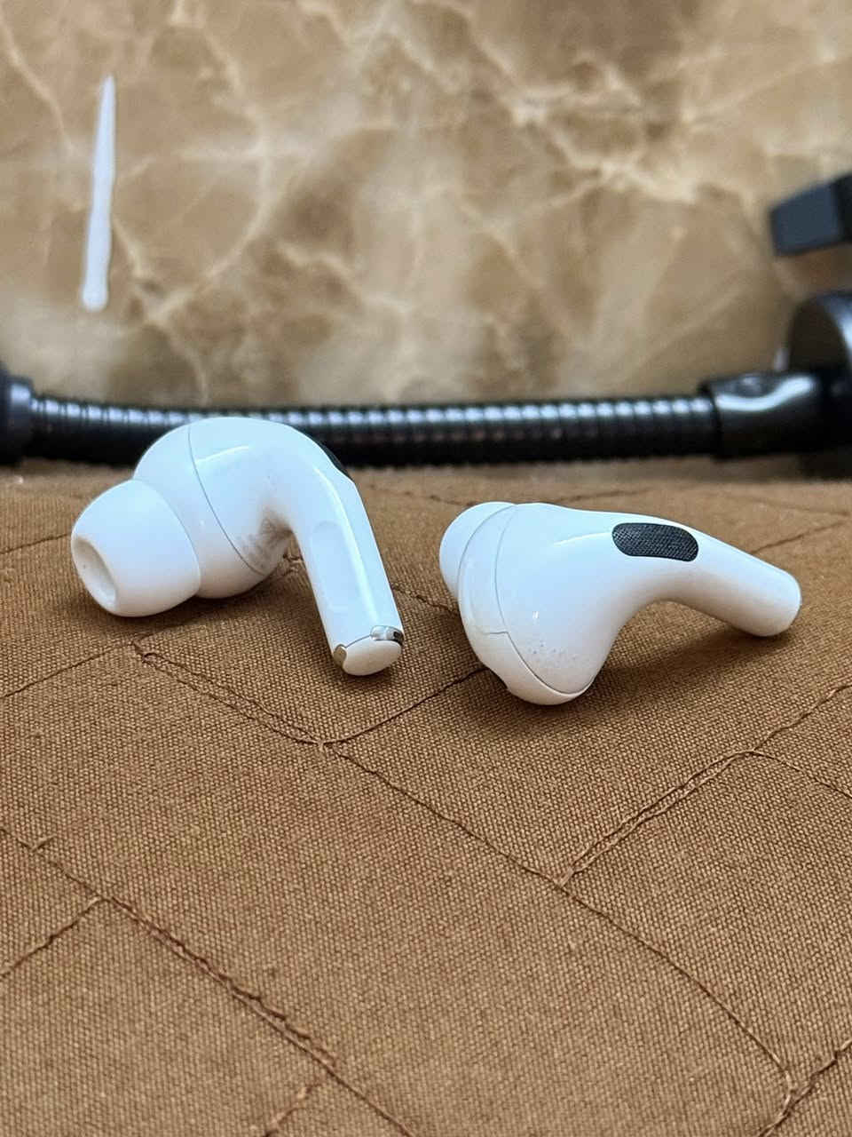 متوفرات اتكوك ايربدابرو نسخت الآيفون اصلي يمنى يسرى نظيفات فقط تك اليمين بي زلغ خفيف ممبين كدام العين واضح مكاني بغداد
***********
