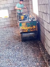 يوجد حادلة وزن طن  ونص الضغط سبعه طن  لحدل البيوت والثيلات والحواش مع ...