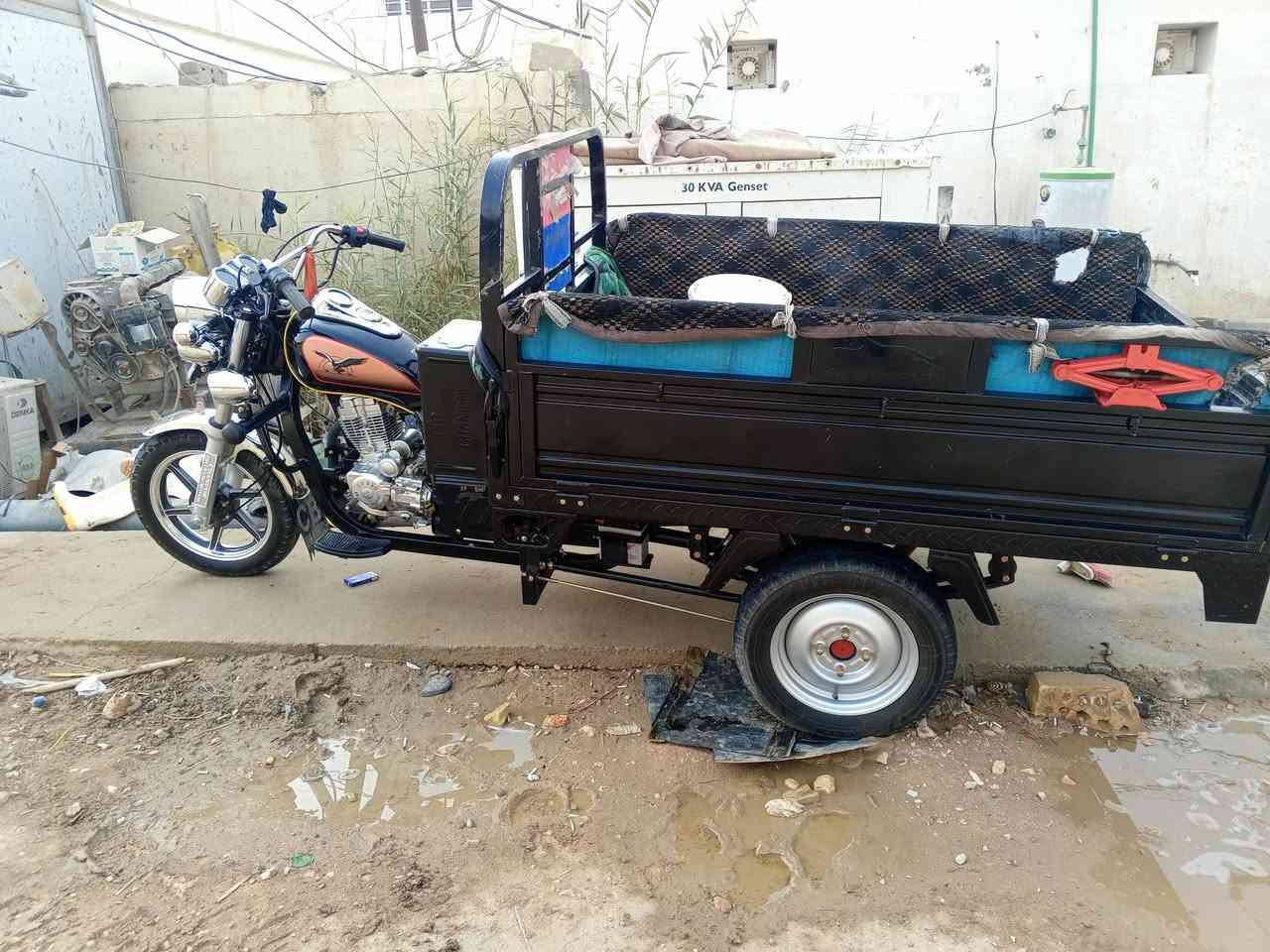 ستوته 23 صالهه 5 اشهر من طالعه من وكيل  نوار  
رقم جديد سنويه لل2030 
مكانه ديوانيه *********** سعر 3300 وبيه مجال
