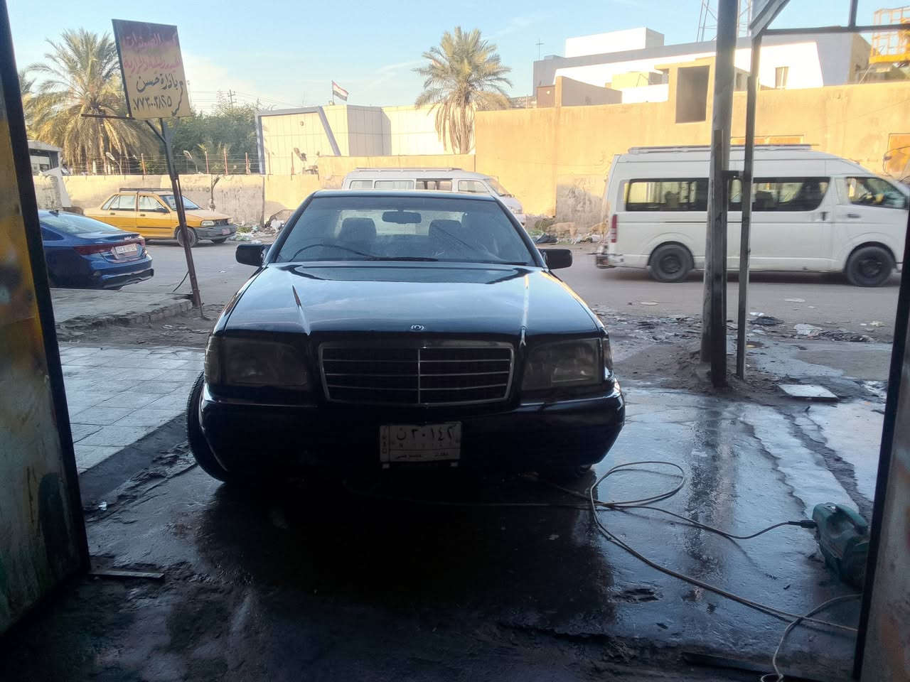 السلام عليكم عندي مرسيدس موديل 92 السياره مصبوغه للجماليه فقط لا تبديل لا ضربه مكينه بلاديه نقصها غاز مال كمبريسر بيها نواقص بسيطه السياره السياره متروكه كانت مكان السياره بغداد قرب معامل الكاشي السياره عارضه ب 55 وبيها مجال واي تفاصيل هذا رقم تليفون***********  الشراي يتصل
