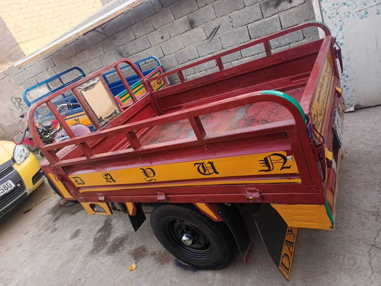 السلام عليكم ستوته للبيع كفاله عامه ورقم وسنويه 2011 سعره مليون و450 بيه مجال *********** حمزه حمزه
