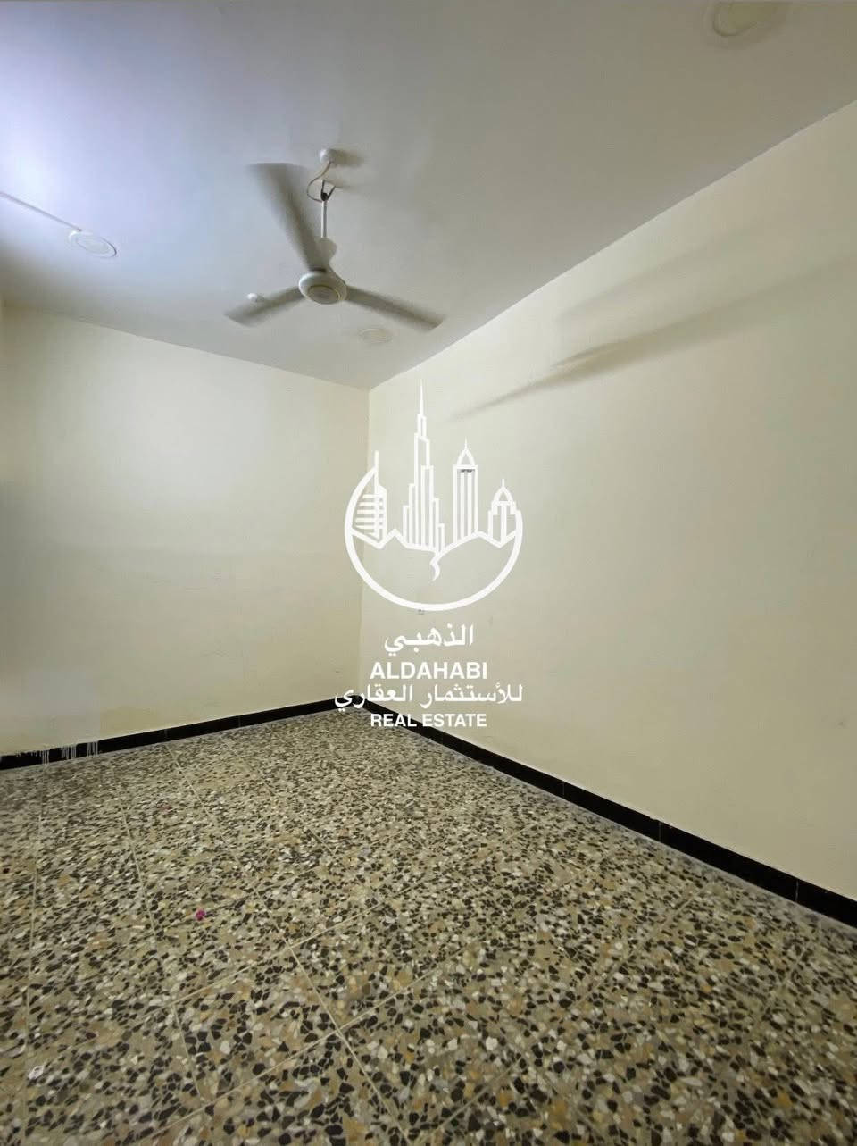 بيت للايجار في الحكيميه بناء حديث  طابق واحد موقع سكني 
يحتوي غرفتين منام ، صاله ، استقبال ، مطبخ ، صحيات ، سطح
.
سعر الايجار 750 الف 
. 
للمعلومات اكثر الاتصال على الارقام 
*********** 
***********
او زيارة موقعنا 
البصره _ شارع عام حي الزهراء _ قرب مستشفى النفط 
الذهبي للاستثمار العقاري
مجاز قانونياً
