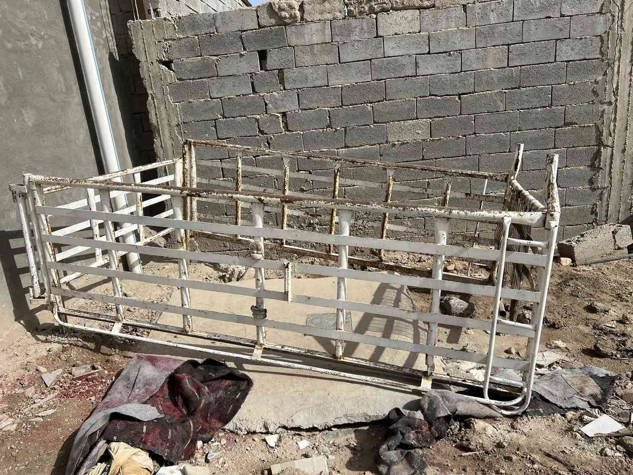 السلام عليكم ورحمة الله وبركاته
للبيع محجر عدد 3  
نهايه سعر الواحد 150 
وباب كيا موديل 22 بيه طخه بسيطه يتعدل باب السائق   والبطانه موجوده جديده
العنوان _بابل مركز المدينه 
للاستفسار الاتصال على الرقم التالي 
***********
