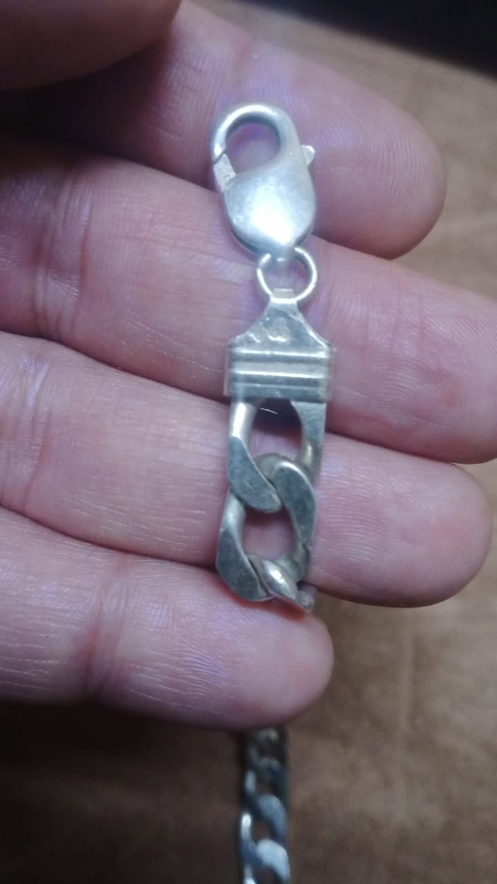 سوار فضة كارتير 925 - غير مستعمل- الوزن 33.2 غرام - السعر 130 الف مع التوصيل (سعر الغرام 3750)


**إذا كنت صاحب هذا الإعلان وتريد حذفه لأي سبب، رجاءا أرسل رسالة إلى الدعم الفني**