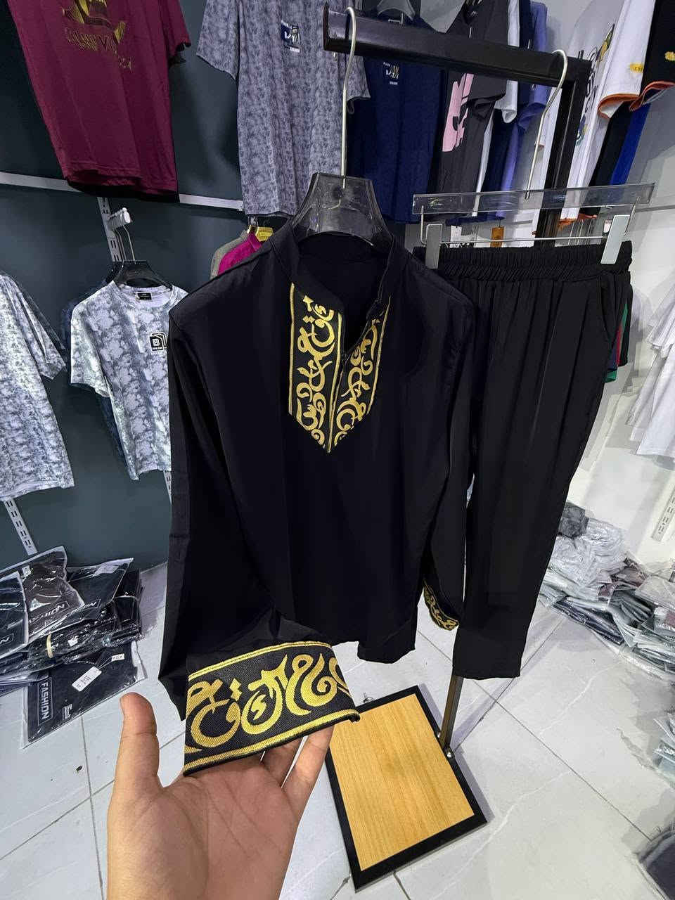 تراك شور خامه اكزز 
قياسات m L xl xxl
درزن 12 قطعه 3 موديلات 
سعر الدرزن 145 الف


**إذا كنت صاحب هذا الإعلان وتريد حذفه لأي سبب، رجاءا أرسل رسالة إلى الدعم الفني**