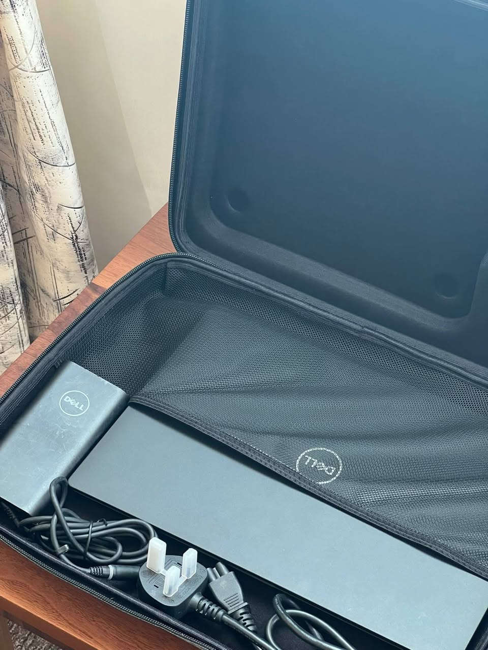 Dell نظيف بس بي مشكلة ماعرف شنو تركته تقريبا 4 ايام ورجعت ميشتغل وديته تصليح بدل بايوس فحص كلي خلل بلبود شوف غيري يصلحه الك وتركته 
مواصفات 
شاشة 14 
cr7 8th 
Ssd 256 
ram DDR4 8
ips 144 

مع جنطة وشاحنة الاصلية والهارد مفصول بي كم شغله بس اسحبهن 
السعر 125 الف قابل للتفاوض
وللامانة مالي خلك اصلح وممتفرغ ابدا
مكاني بغداد البياع 
***********
