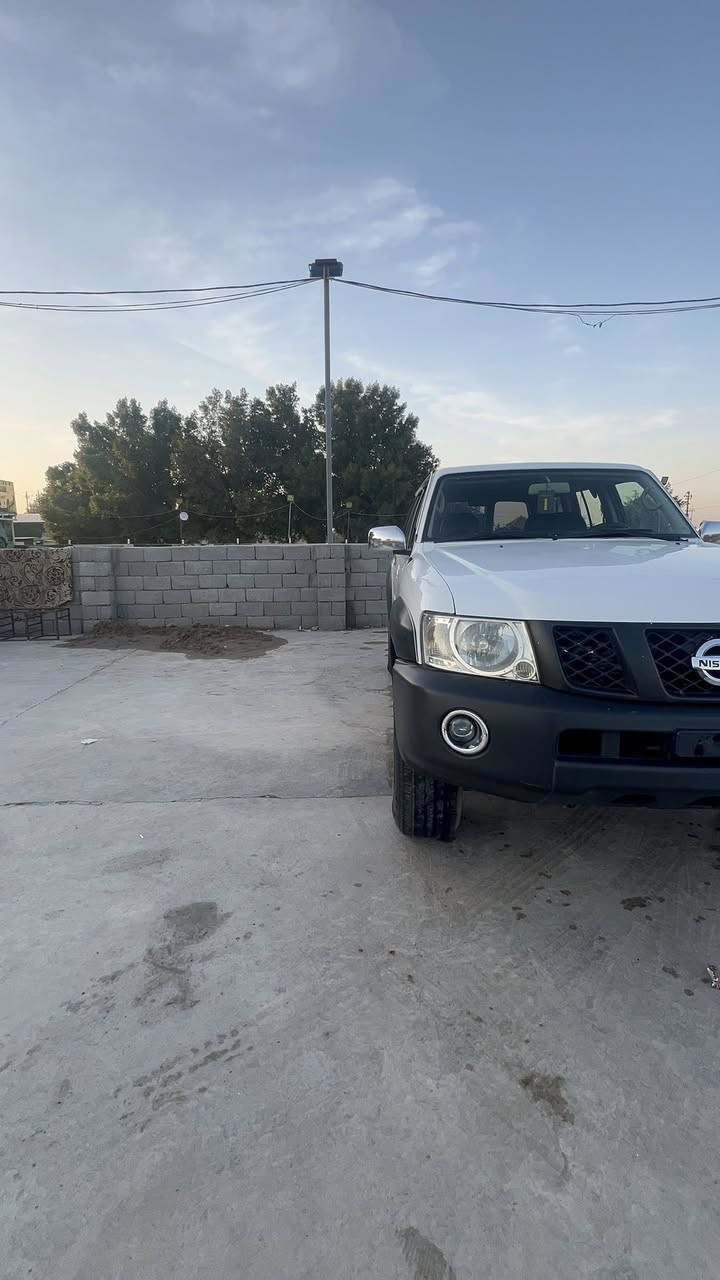 السلام عليكم نيسان باترول سوبر سفاري(فتكك)مكينه V6/4800مزاد وزاره الداخليه السياره مصبوغه عام جماليه بدون حادث وعندي صورها قبل لاتنصبغ محدثه دعاميات امامي خلفي 2018 وبكلايت 2018 دفع رباعي 4X4تبريد ثلج وتدفئة شغاله الكشنات جلد والارضيه جلد وبيها شاشه وكامره السياره ماشاءلله مدفع سعرها 110 وبيها مجال بسيط رقم الهاتف ***********وموجود بيه واتساب العنوان واسط الكوت.
