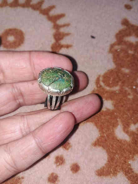 خاتم فيروز ي تفاحي قديم البيع السعر 35 ألف مكان القرنه هور السعد ***********
