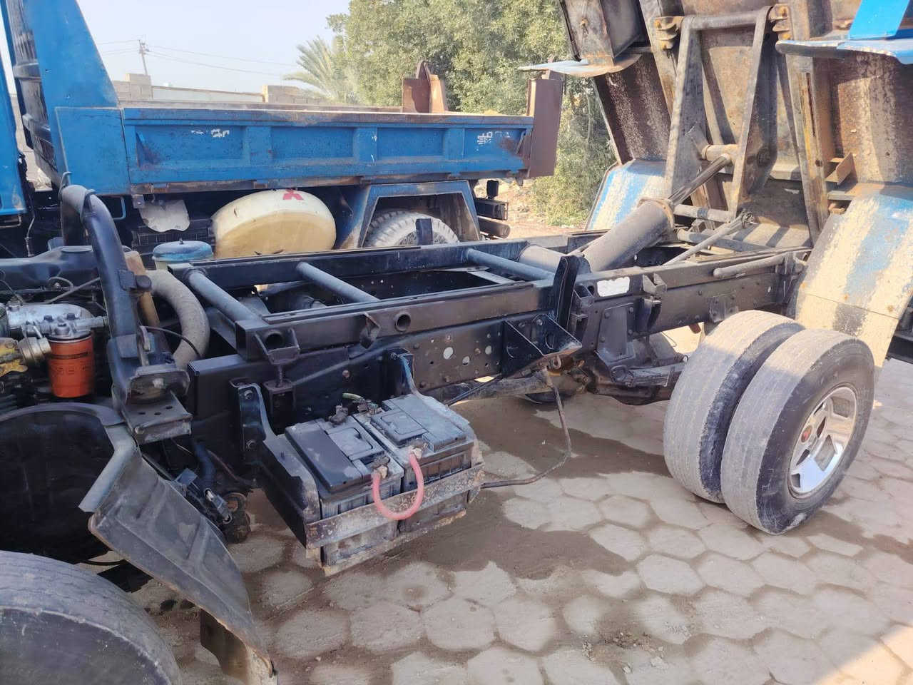 السلام عليكم كنتر عظم للبيع فحل بلادي قلاب شاصي وربع  محرك 108يعني 33 موديل 93 رقم بغداد مشروع وطني عنوان نجف كوفه ***********
