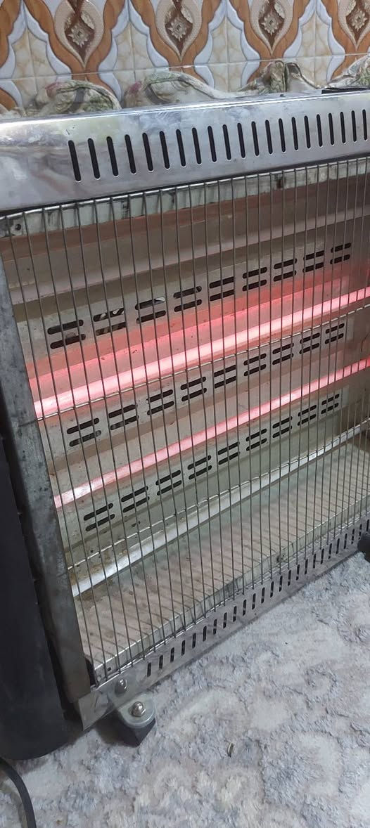 متاح هيتر  خمس شموع شغال مع مراوح عدد ٢ شغالات وحده من المراوح كسر بالريشه  سعرهن كلهن ٢٥ الف  مكاني الحيانيه المنطقه الرابعه المستطيل***********
