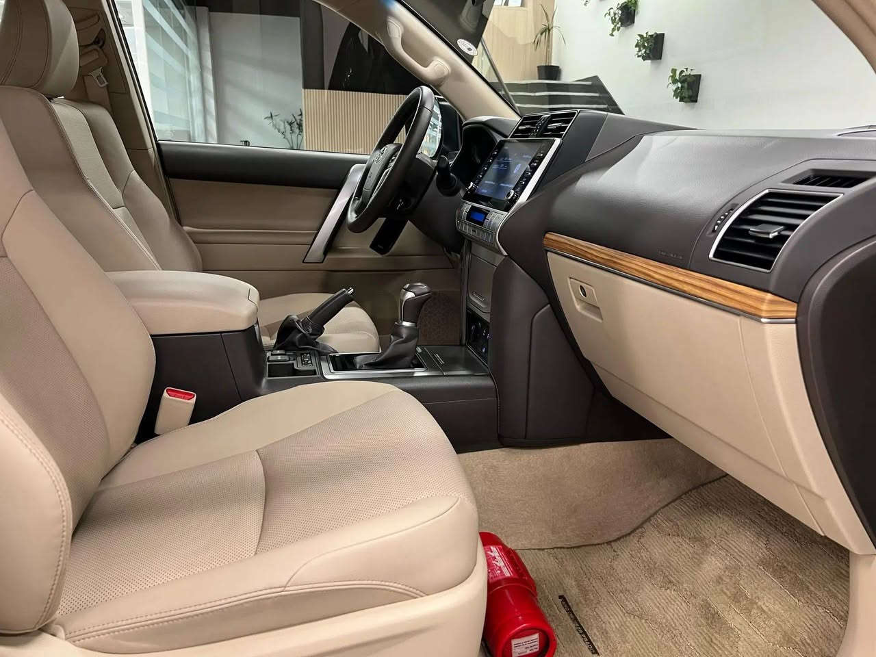 السلام عليكم
برادو ٢٠٢٣ فووووول vx معروفة مواصفاتها

شركة ساز ماشية ٤٢٠٠٠كم جديدة لوووك على وضع الشركة 

مكفولة كفالة عامة حتى الدعاميات 

تبديل الدهن والصيانة كلة بالشركة 

رقم أربيل سنوية بأسمنا 
السعر ٥٣٠

مكان السيارة بغداد العامرية 

***********
