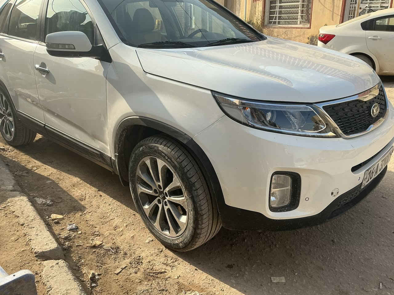 السلام عليكم
سورنتو خليجي قطعة واحدة صبغ والسونار مرفق التبريد خير من الله ثلج 🥶
ماشية 170000 قابل للزيادة
المواصفات:

ستة سلندر 
سبعة راكب 
ثلاث قطع تبريد 
كامرة خلفية
حساسات امامية
حساسات خلفية
إشارة في المرايات الجانبية 
مرايات الجانبية شفط
انارة ترحيبية
نظام ECO لاقتصاد الوقود
جرص على 120

زوجين تايرات جديدة 
حدادية جديدة 
سنوية جديدة لل2030 
السيارة بسمي تحويل ثاني يوم 

السيارة مال بيت مال جناي السياره نظيفة جدا 

السعر : 180 وبيها مجال بسيط

العنوان: الديوانية

التواصل : ***********
