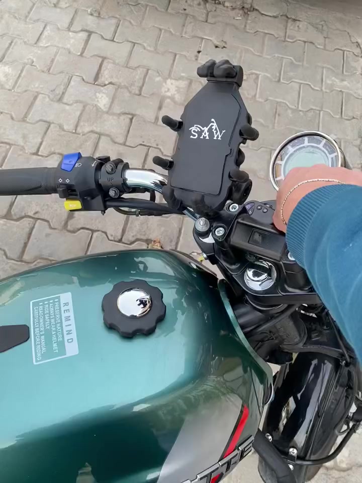 السلام عليكم     اخوان دراجة دايوان لايتي ٢٠٢٥ مرقم رقم اربيل مكفولة كفالة عامة تحويل ثاني يوم دراجة زيرو زيرووووو 
اشتريتها بتاريخ ١٨/١٢/٢٠٢٥ وسافرت رجعت اصفي اغراضي للي يسأل عن سبب البيع
ماشيه ٢٠٠٠ 
مجرد عبرت فترة السحك وبدلت دهنها لوكاس وبقت مضمومة 
للاستفسار ***********
متواجد واتساب او رصيد
للبيع فقط بدون مراوس 
لايتي معروفه برزانتها ومتانتها
دراجة خير من الله 
وبعدها زيرووووو 
ووياها خوذة للي يريدها 
للاستفسار اتصال 
وشكراً
