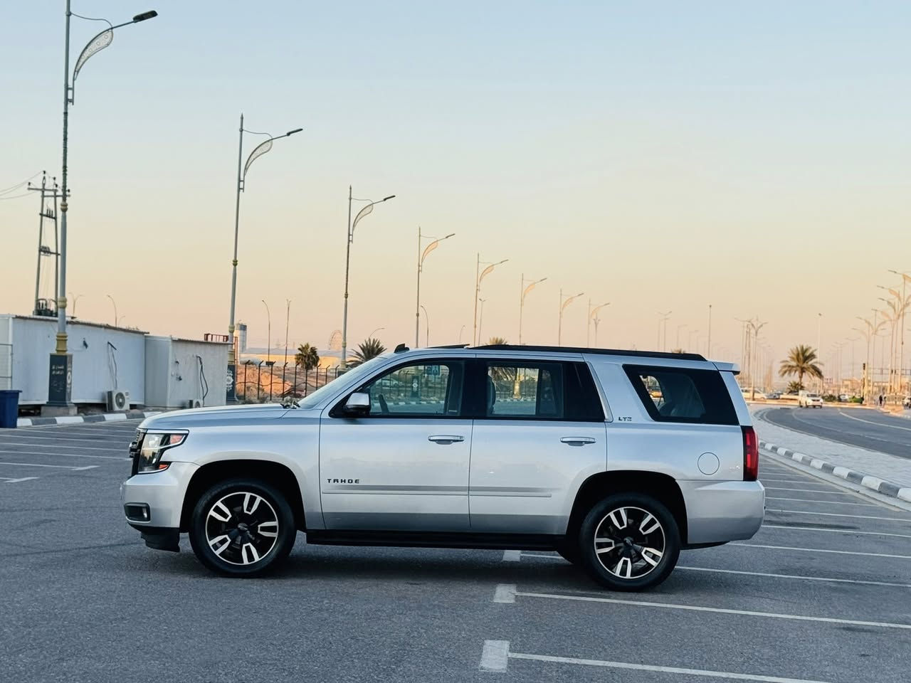 تاهو موديل 2015 اصل وأرد أمريكي حادثه جاملق وبنيد بدون دواخل وباقي سياره كفاله من ضربه وتبديل بيه ثلاث قطع كلير فقط سعره 268 وبيه مجال رقم هاتف ***********موصفات سياره LSZفول واحد على واحد فتحه سقف شاشه ماميه شاشه خلفيه مثبت سرعه بصمه تشقيل بصمه ابواب كشنات جلد كشنات كهربائي حساسات خلفية ماميه تشقيل عن بعد رادارات امامي وخلفي وجاني تبريد تدفئه كشنات رادار بل مري ثلج داخليه ثلاث قطع تبريد 7راكب تحكم استيرن محرك وكير كفاله حداديه تخم تاير جديدات مكان سياره كربلاء مكلف بل نشر
