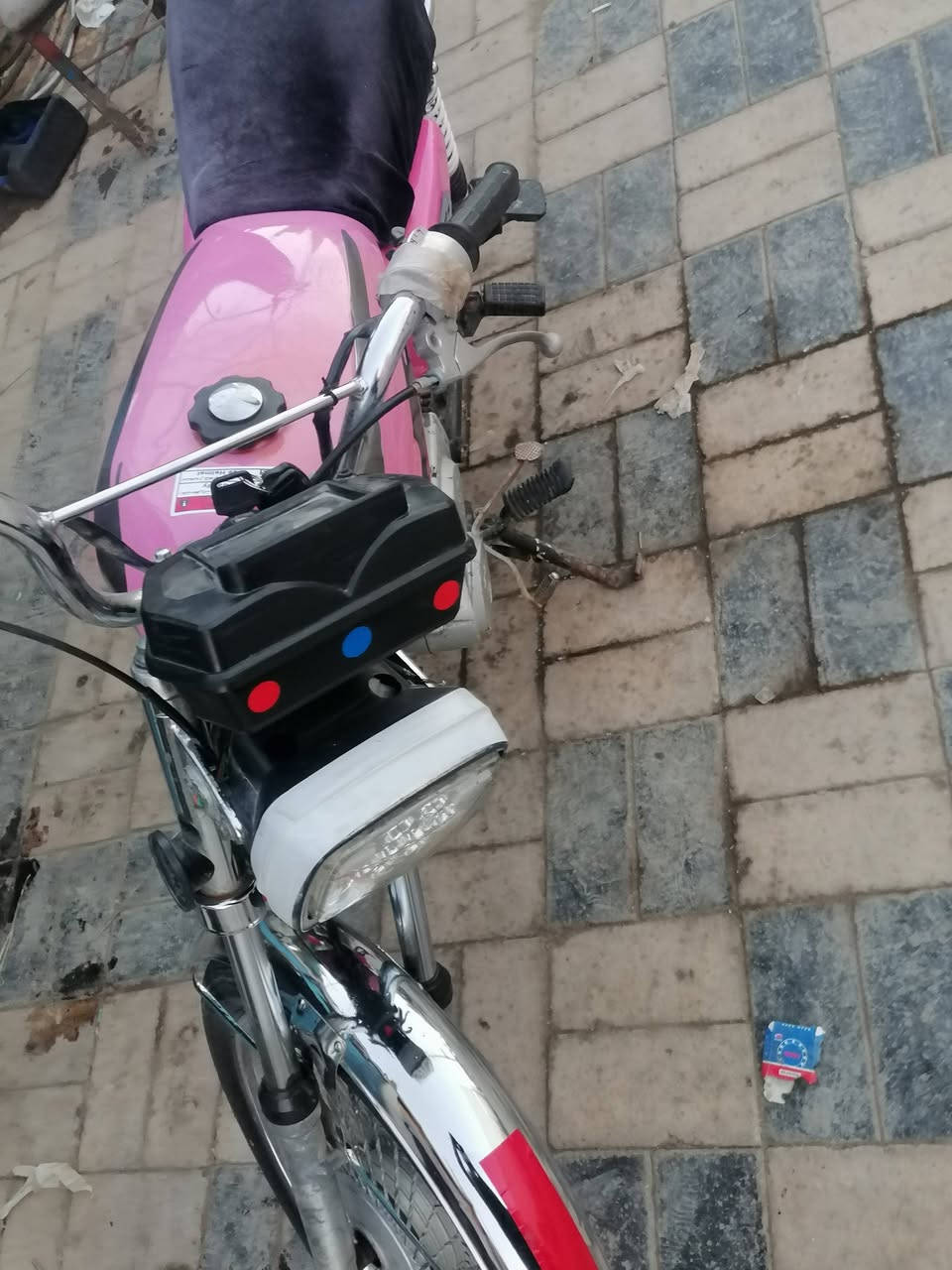 السلام عليكم
دراجه تايكر
موديل 20 
بدون اوراق مكفوله من السرقه
دراجه كامله ماناقصها شي
شغاله نص هندر 
سعرها 275 وبي مجال 
مكاني واسط الزبيديه شراي خاص وبخدمتك


**إذا كنت صاحب هذا الإعلان وتريد حذفه لأي سبب، رجاءا أرسل رسالة إلى الدعم الفني**