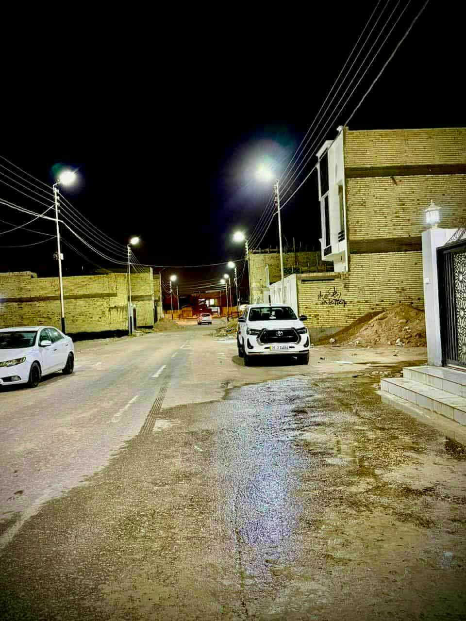 #يعلن_مكتب_ألسنتر_بملحق قرية الغدير بشارع 7سنتر***********

#__مساحه_لبيت_100متر_  كامل معايزه شيء بناء حديث درجه اوله
عنوان البيت)  ملحق قرية الغدير بسايدين لجدد بشارع 7سنتر 

#بيت_طابو_زراعي_سند25((((سعر لبيت خاص وتدلل))))

بناء حديث
غير مسكون
بناء ممتاز جدا 

 تفاصيل لبيت يحتوي لبيت على+ غرفه +صاله +ستقبال +مطبخ +صحيات بلداخل وصحيات بلخارج 

***********وتساب النجف, العراق
