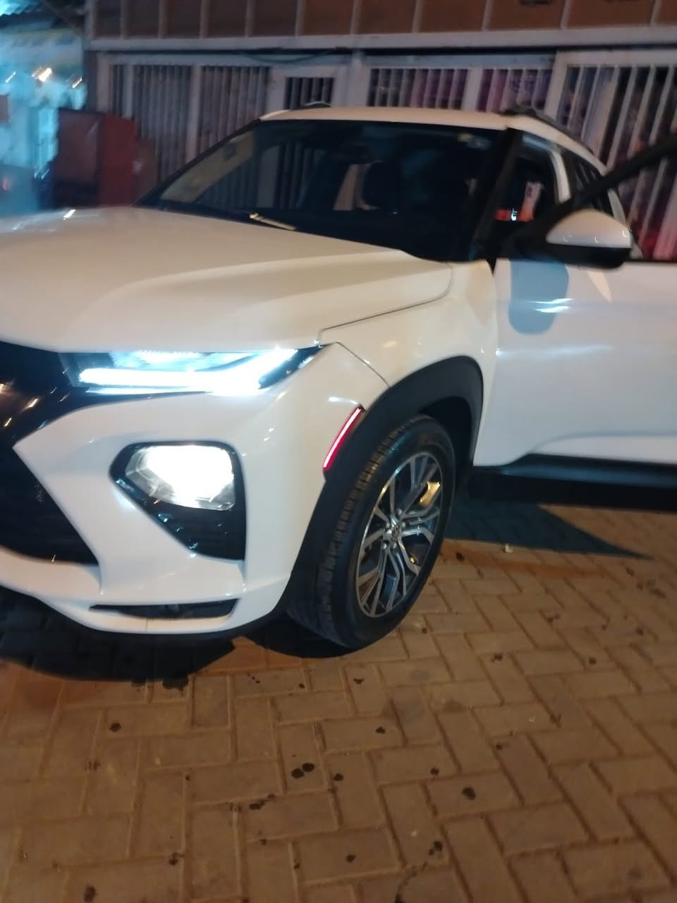 السلام عليكم سيارة ترايل بلايزر كشنات كهرائي ثلاث سلندر تيربو 2021رقم جديد بغداد السعر 12ونص ***********
