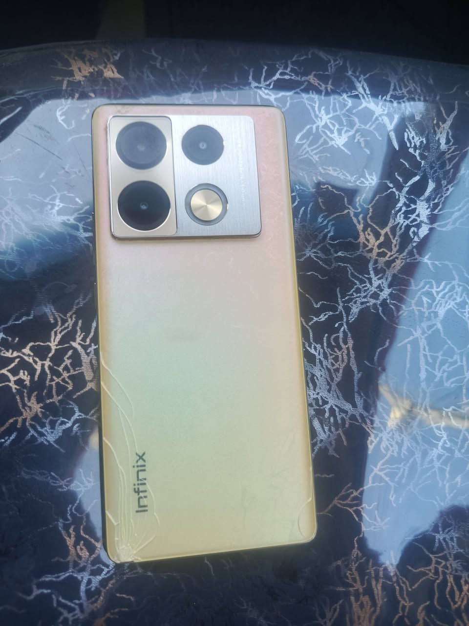 للبيع انفنكس نوت 40 برو ذاكره 256 جهاز نضيف ممفتوح مكفول عده هاي الفطر الي بل ضهر سعر 200 بغداد الكرخ ***********// *********** وتساب
