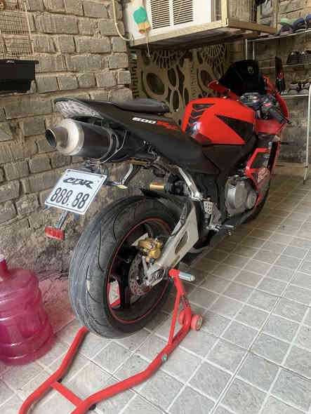 سلام وعليكم RR600 دراجة كفالة. صالنصة كاربون  دراجة صار سبوعين نازلة من معرض كلشي و ڪلـشي.  دراجة بعدها بحالة لوكالة.  يعني رمبة.  30 بيها مجال حك جية.  واسط ***********
