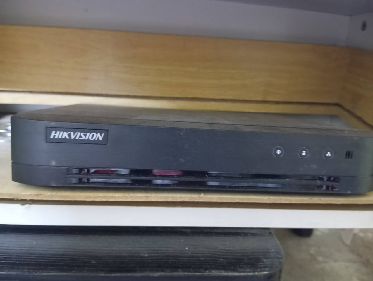 كامرات للبيع 📸
النوع Hik vision

العدد 3

معه شاشه جينيرال الحجم 32

السعر 325 وبي مجال 

*********** بي واتساب
❓ملاحضه الكامرات مستخدمات شهرين بس
