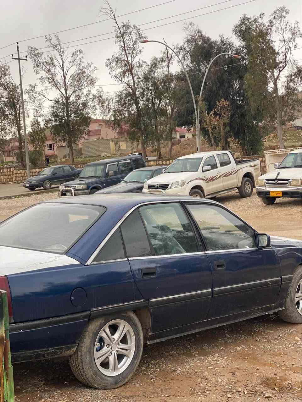 ئؤپل ئؤميگا ١٩٩٠ 
ئارم بلاستيك سليماني 
گير تؤماتيك 
مةكينة ٢٠ 
سلايد 
Abs
كارةباي و گةرمي بة شةرت 
موس و براوة ليدراوي بة شةرت 
سةيارةكة هةموو شتي نوية 
بة شةرتي فةحس و فيتةر 
شوين كؤية 
نرخي ٢٠ گةلا و مةجاليكي زور زور كةم 
***********
*********** كويسينجاك, أربيل
