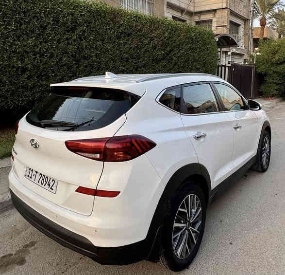 سلام عليكم.للبيع 
هونداي توكسان 2020 (خليجي) موصفات شركه الكاصد
رقم بغداد باسمنه هزه ولوحات وسنويه كله جديد 
ماشيه  ٨٠  الف 🌹🌹
(((بدون صبغ ولا تبديل فقط بارد بيها )))
موصفاتها🌹🌹
لايت 5 عدسات
مكينه2000دوش
حساسات خلفيه واماميه 
شاشه وكاميرا 
شحن موبايل واير ليس
انضمة قيادة 
كشنات كهرباء
مري شفط
تبريد قطعتين
خمس ويل كروم
لدات اماميه وخلفيه
هندبريك بل رجل
مكان سيارة (بغداد حي البنوك)

سعر ٢٠٣ وبيها مجال ان شاءالله 

استفسار:  ***********
