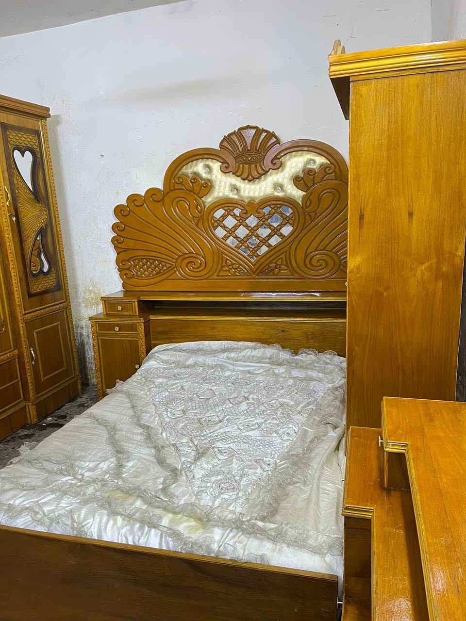 غرفه أخشاب مستعمله للبيع اخت الجديده ٦ابواب ملحق صاج الزاويه كنتوريه ضهر جرجوبه براغي مديل حديث السعر 650بغداد الاتصال ***********متواجد واتساب اكو توصيل بكروه
