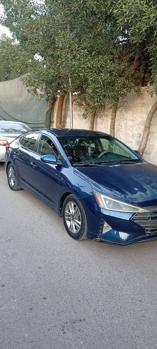 السلام عليكم من رخصة الادمن
النترا للبيع وارد امريكي رقم اربيل موديل ٢٠١٩ كير AT
السيارة نص فول رادار وحساسات وكاميرا خلفية وشاشة كبيرة
ماشية ١٤٠ 
الحادث موضح بالصور 
الجاملغ نفسة مفتوح ومشدود البنيد معمر 
السعر ١٢٨ وبيها مجال 
العنوان بغداد الجديدة الغدير 
***********
***********
