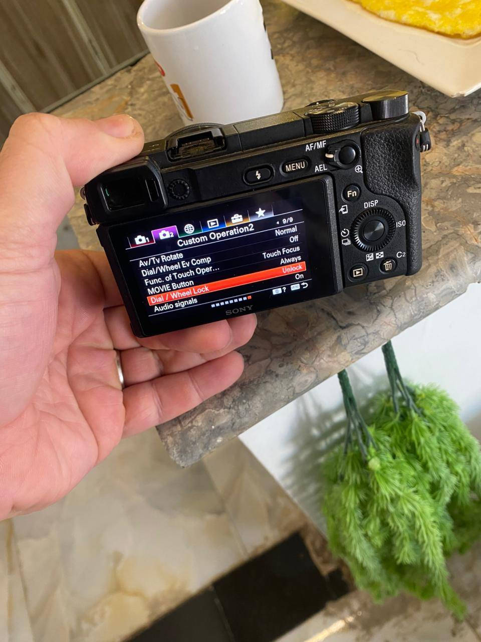 السلام عليكم شباب 
كامرة sony 6400   
مستخدمه  كلش قليل 
السعر 650 
  ***********
