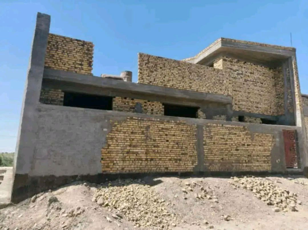 السلام عليكم
بيت مع قطعه أرض. البيت مساحه 250 متر والقطعة مساحه 185 متر في الحله منطقه الإمام بكر قريب عن الإمام كافة الخدمات ماء و كهرباء وشارع للاتصال ***********
