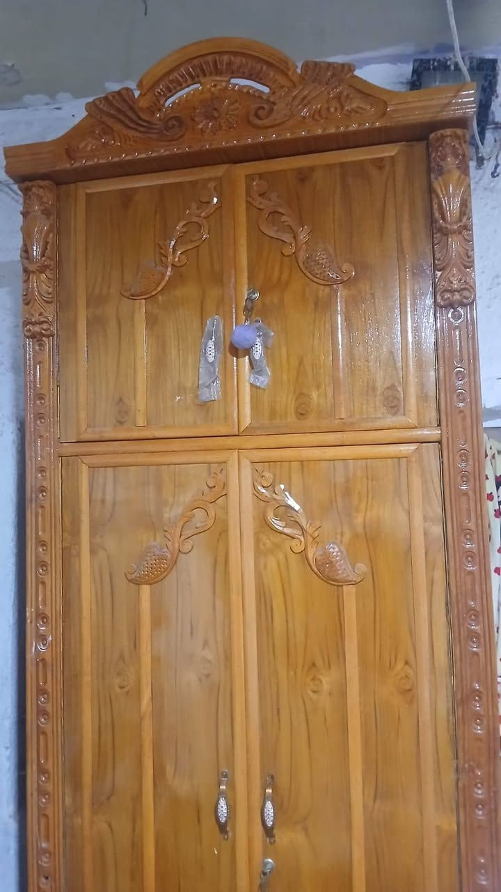 سلام عليكم زاويه للبيع على شكل كنتور ابو الثنين زان تخبل سعرهه 150 قفل حلوه جديده  بكاني مدينه الصدر ***********
