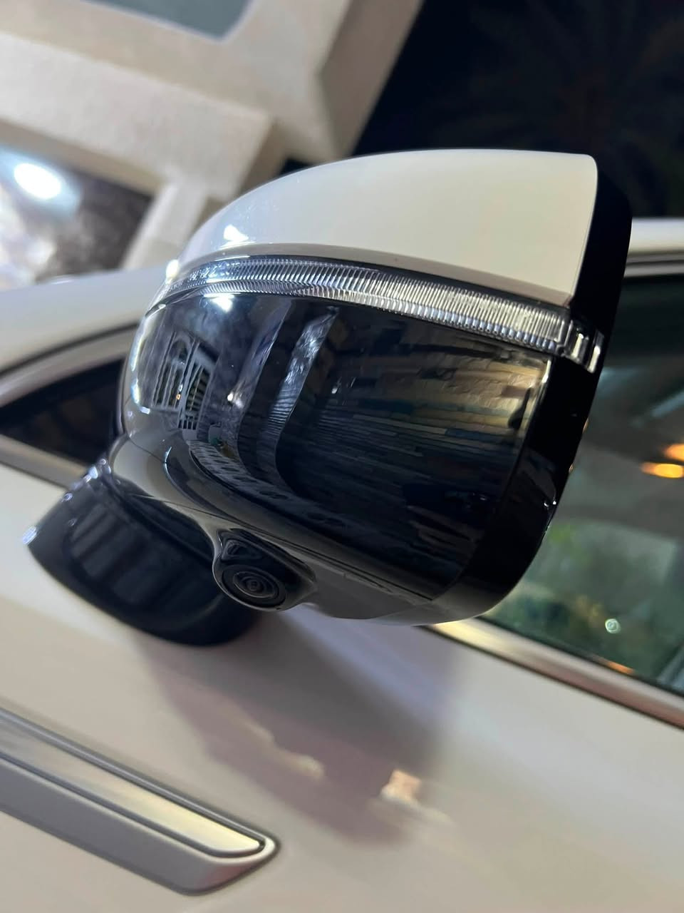 للبيع: كيا سورينتو 2025 (زيرو)
🚗 المواصفات:

* الممشى: 800 كم فقط
* المحرك: 6 سلندر
* تابعة للدولية العراقية
* ضمان 5 سنوات
* 3 تبديلات دهن مجانية
* السيارة شرط الفحص، والفول معروف.

1. مقاعد جلد مع تحكم كهربائي للسائق والراكب الأمامي.
2. تشغيل عن بُعد مع نظام الدخول والتشغيل بالبصمة (أمام وخلف).
3. حساسات ورادارات أمامية وخلفية (12 حساسًا).
4. جنوط (ويلات) قياس 20 إنش.
5. دواسات جانبية للصعود.
6. شاشة معلومات وترفيه (Data Show) تدعم Apple CarPlay وAndroid Auto.
7. شاحن لاسلكي للهاتف.
8. نظام ترحيب عند الاقتراب من السيارة.
9. جميع النوافذ أوتو مع التحكم بالفتح والإغلاق من الريموت.
10. مرايا جانبية طي كهربائي مع باب خلفي (جنطة) كهربائي.
11. مصابيح LED.
12. أربعة أوضاع قيادة.
13. فرامل إلكترونية (زر) مع Auto Hold.
14. مثبت سرعة.
15. إضاءة داخلية محيطية بـ 34 لونًا.
16. ناقل حركة إلكتروني (Gear Mouse).

📞 للاستفسار:***********
