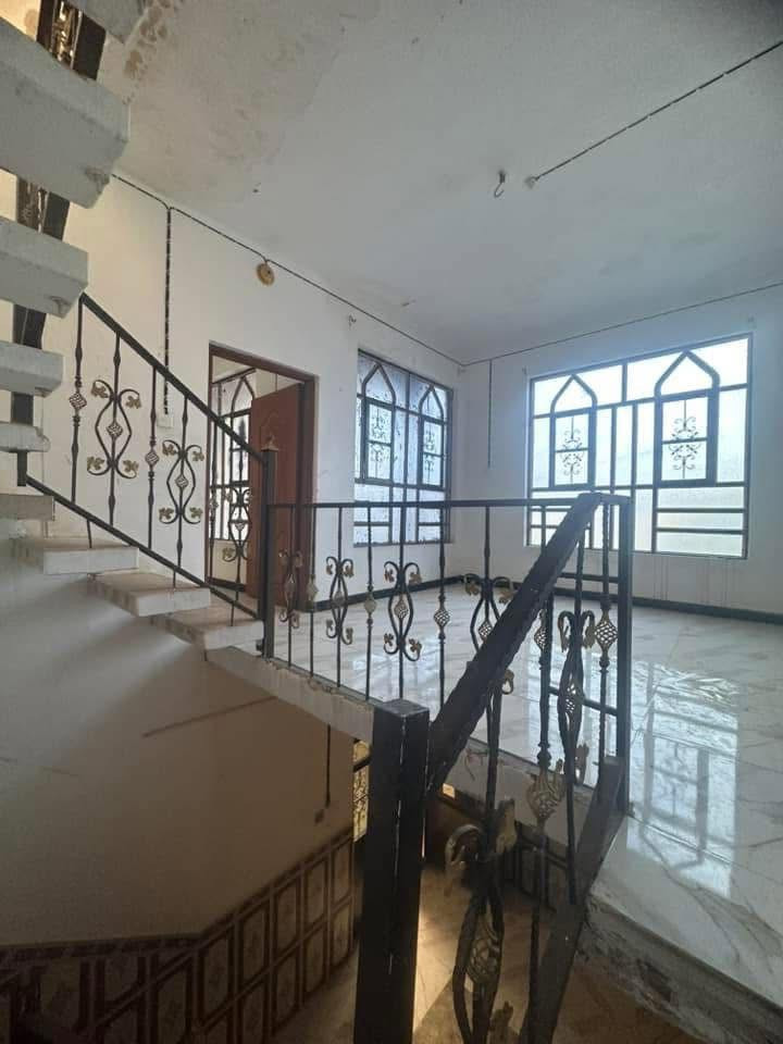 بيت للبيع طابو صرف نجف حي ميسان
.........
قطاع. ٢٣ المساحة. ٤٠ متر طابقين الطابق الاول استقبال صحيات ومطبخ
الطابق الثاني غرفة وصالة 
للاستفسار ( ***********)
