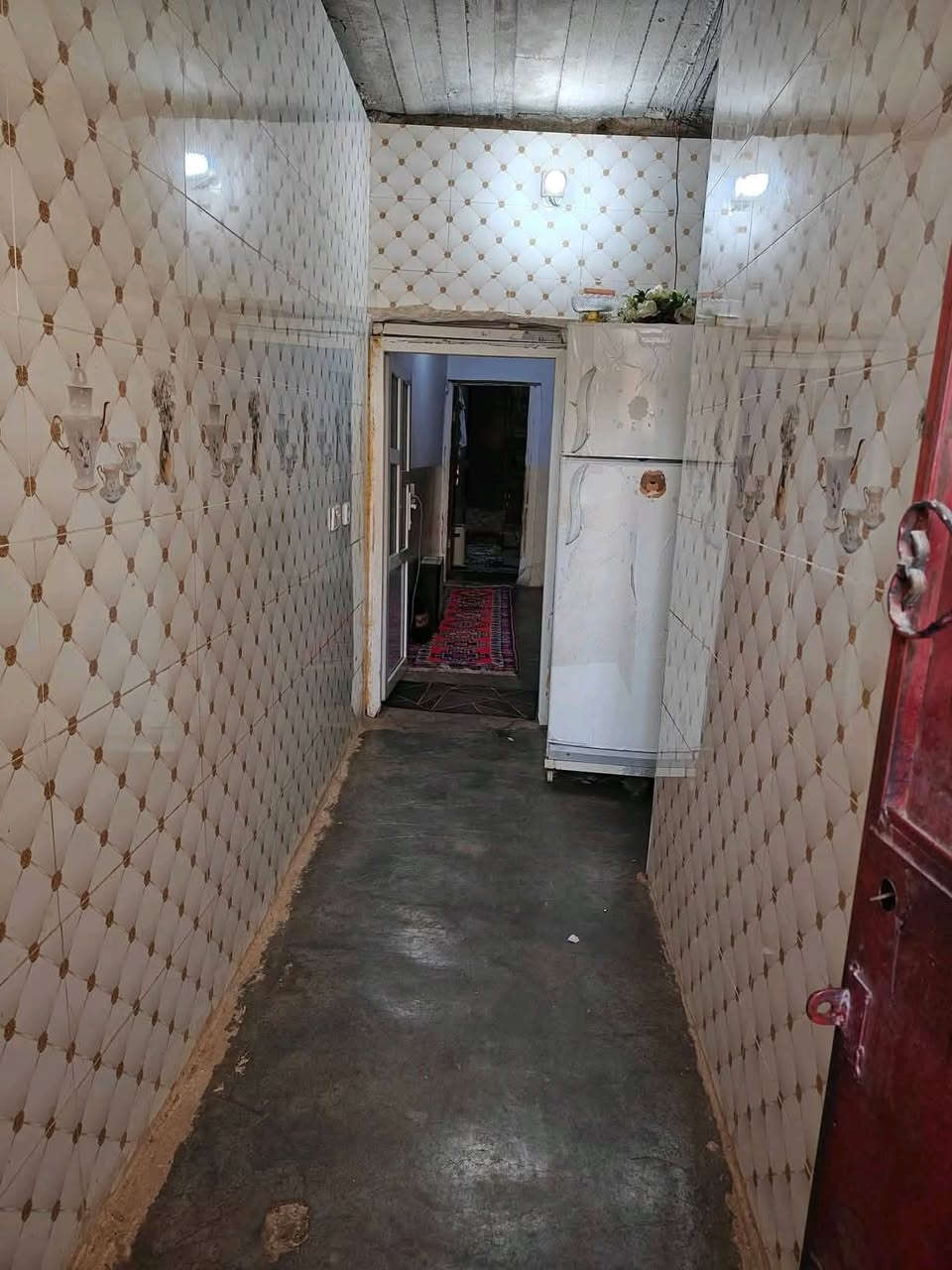 دار+محل من ضمن الدار  للبيع بلاشش📣 – طابو صرف📣 باسم شخص واحد📣😍
المساحة: 100م²، طابق واحد+محل 😍، درج خارجي
الموقع: حي العسكري 77 قرب جامع الإمام علي وجامع سيد الأنبياء
السعر: 50 مليون 😍وبي مجال قليل (سعر قطعة أرض) 

***********واتس
***********
