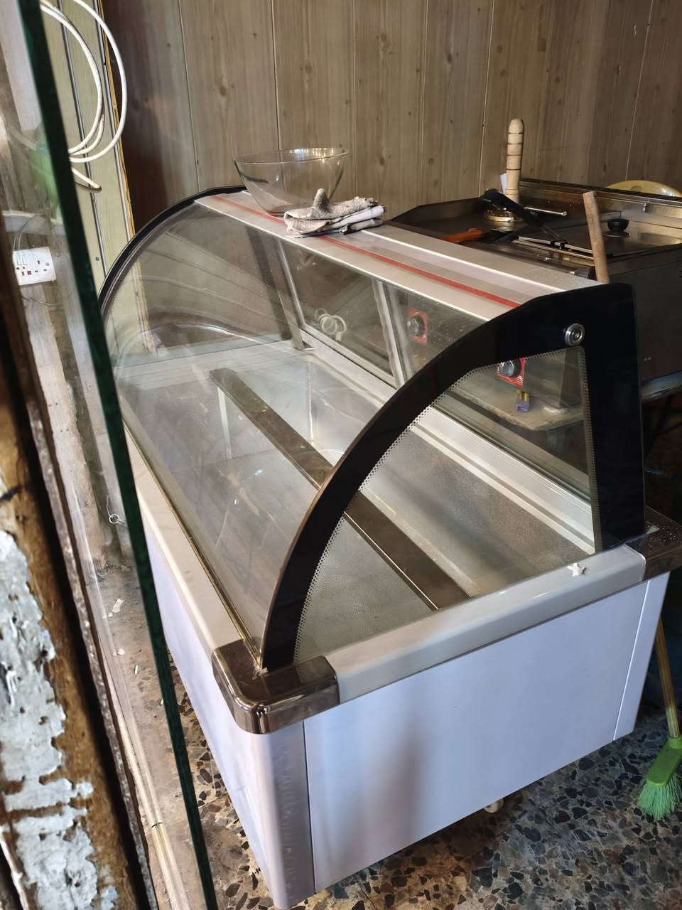 عارضة مقبلات جديده مشتغله يومين فقط ماخذه ب600 وريد ابيعه ب500
*********** والاستفسار على هاذ الرقم
